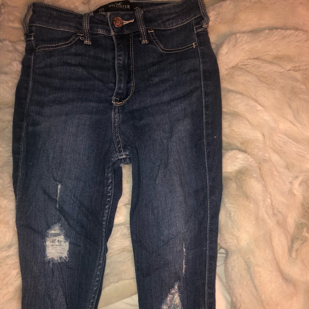 Distressed skinny jeans